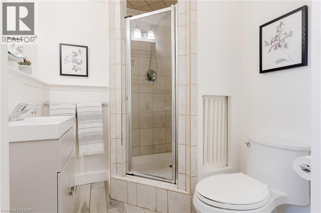 115 Filbert Street, Kitchener, ON - Indoor Photo Showing Bathroom