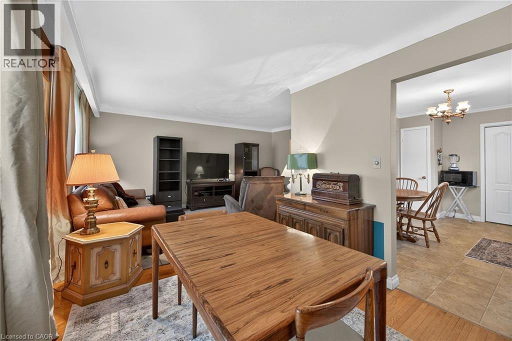 582 Woodview Road, Burlington, ON - Indoor Photo Showing Dining Room