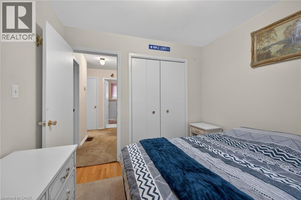 582 Woodview Road, Burlington, ON - Indoor Photo Showing Bedroom