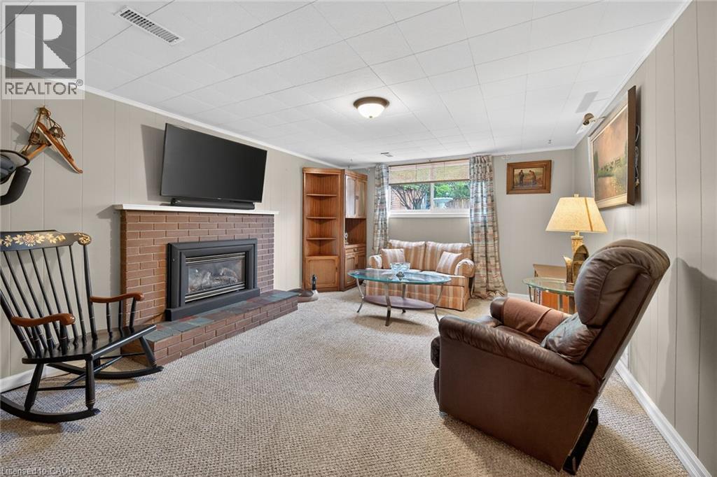 582 Woodview Road, Burlington, ON - Indoor Photo Showing Living Room With Fireplace
