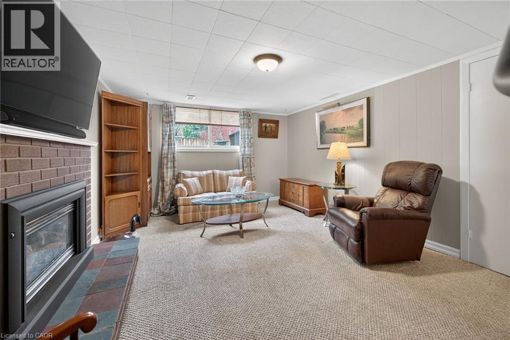 582 Woodview Road, Burlington, ON - Indoor Photo Showing Living Room With Fireplace