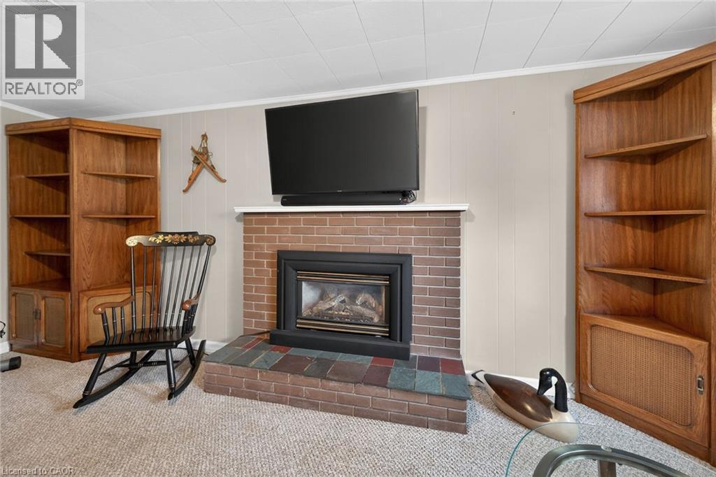 582 Woodview Road, Burlington, ON - Indoor Photo Showing Living Room With Fireplace