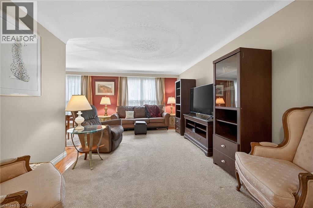 582 Woodview Road, Burlington, ON - Indoor Photo Showing Other Room