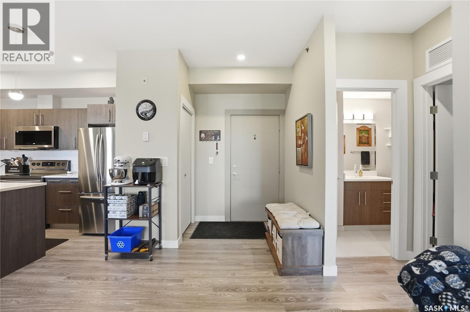 322 142 Pawlychenko Lane, Saskatoon, SK - Indoor Photo Showing Kitchen With Stainless Steel Kitchen