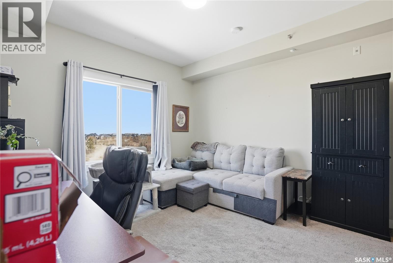 322 142 Pawlychenko Lane, Saskatoon, SK - Indoor Photo Showing Living Room