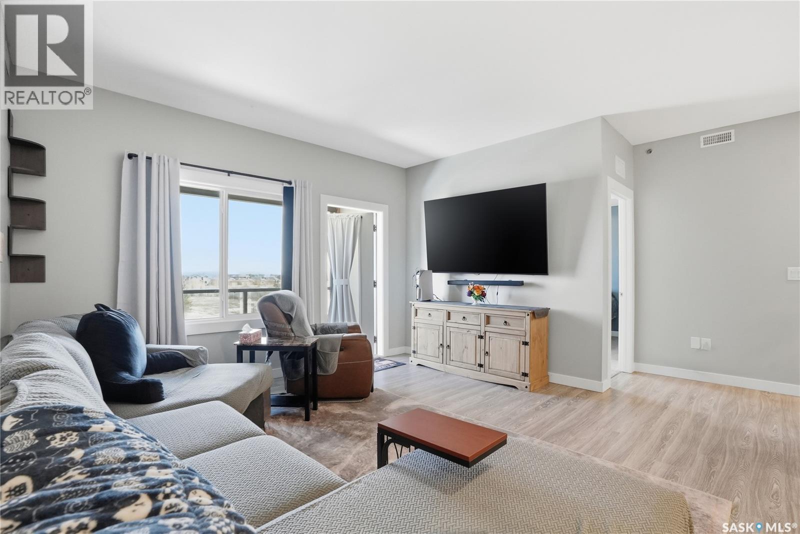 322 142 Pawlychenko Lane, Saskatoon, SK - Indoor Photo Showing Living Room