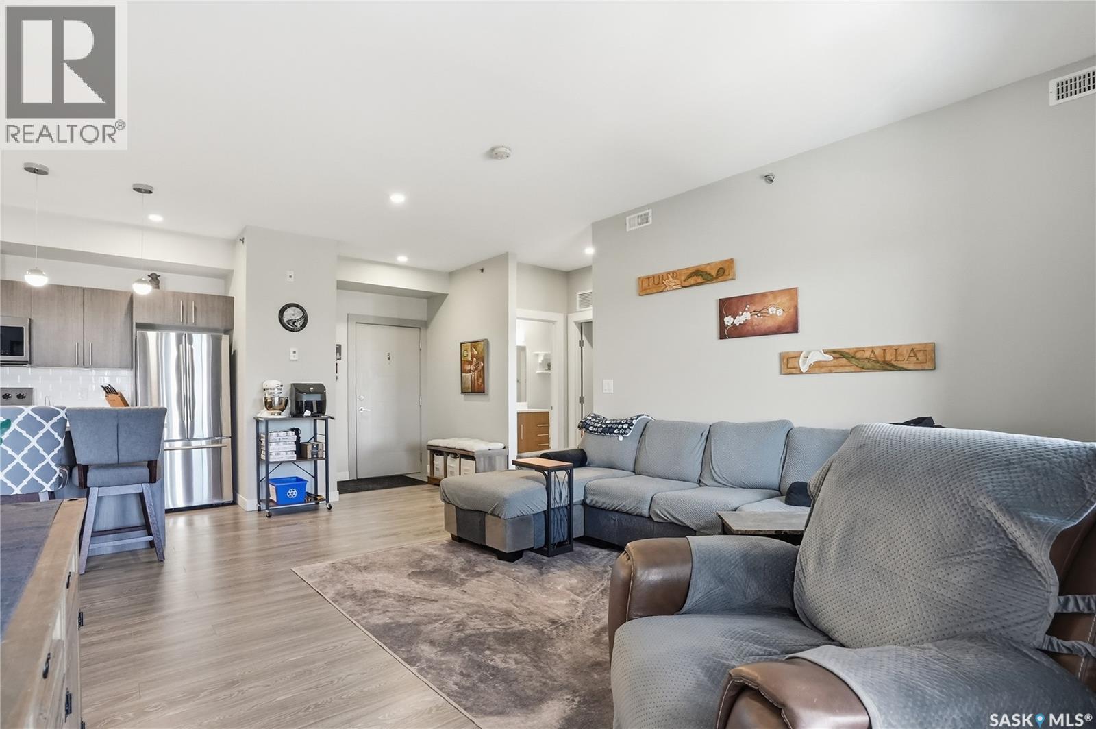 322 142 Pawlychenko Lane, Saskatoon, SK - Indoor Photo Showing Living Room