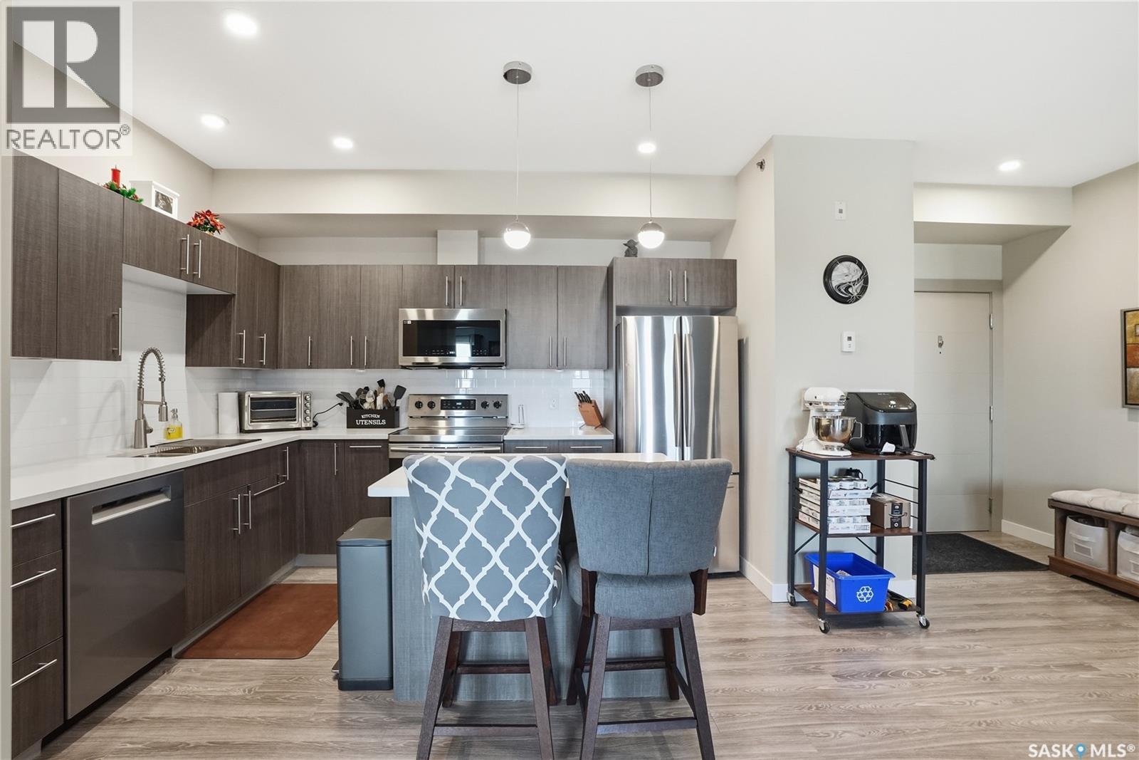 322 142 Pawlychenko Lane, Saskatoon, SK - Indoor Photo Showing Kitchen With Stainless Steel Kitchen With Upgraded Kitchen
