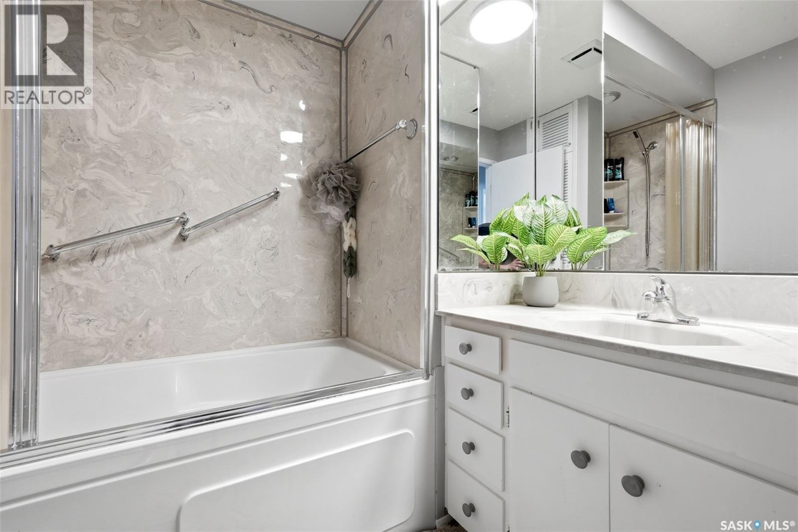 158 Trifunov Crescent, Regina, SK - Indoor Photo Showing Bathroom