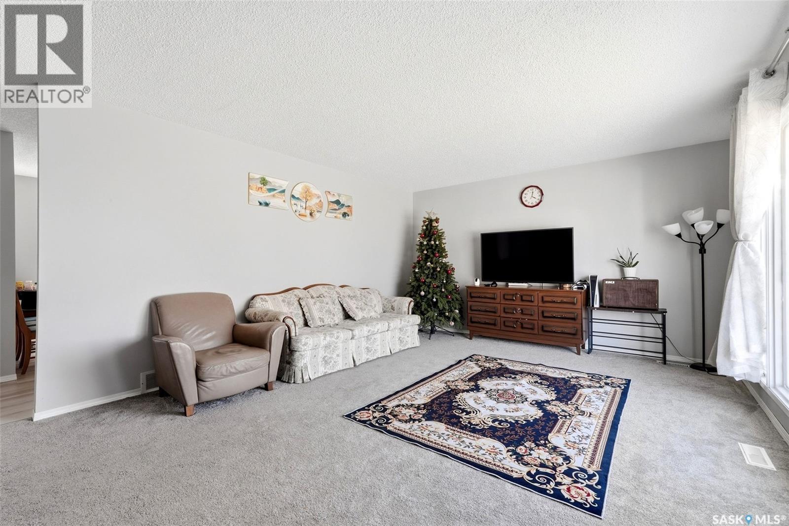 158 Trifunov Crescent, Regina, SK - Indoor Photo Showing Living Room