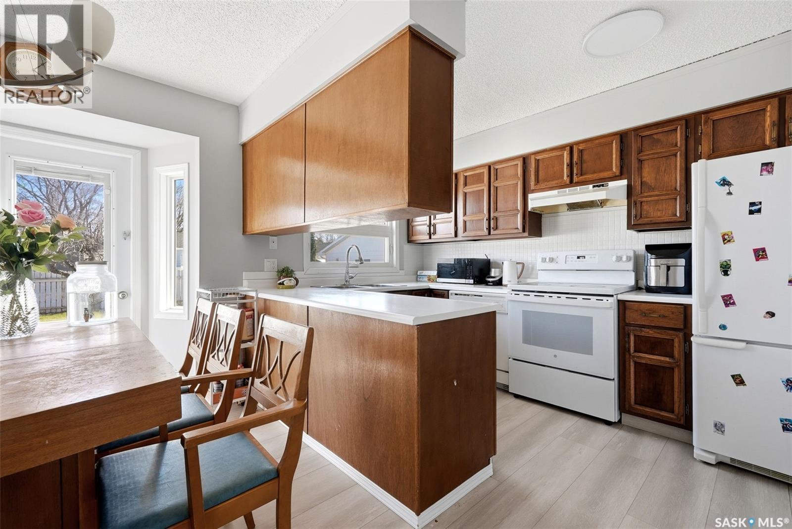 158 Trifunov Crescent, Regina, SK - Indoor Photo Showing Kitchen