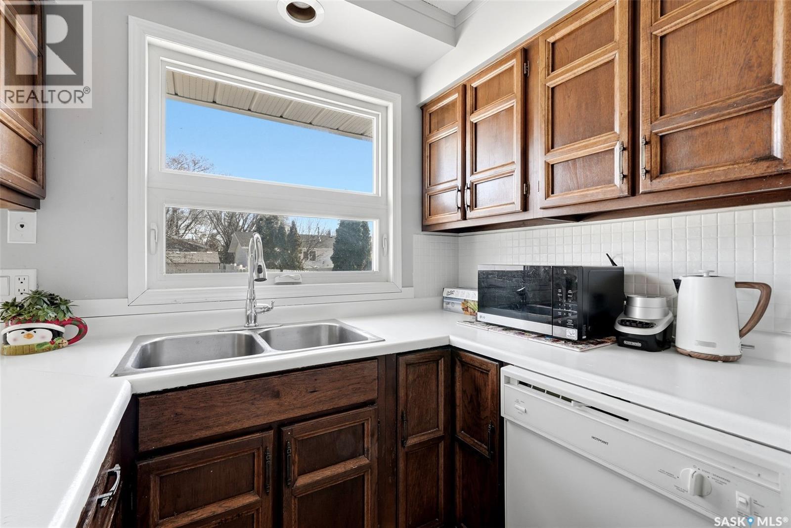 158 Trifunov Crescent, Regina, SK - Indoor Photo Showing Kitchen With Double Sink