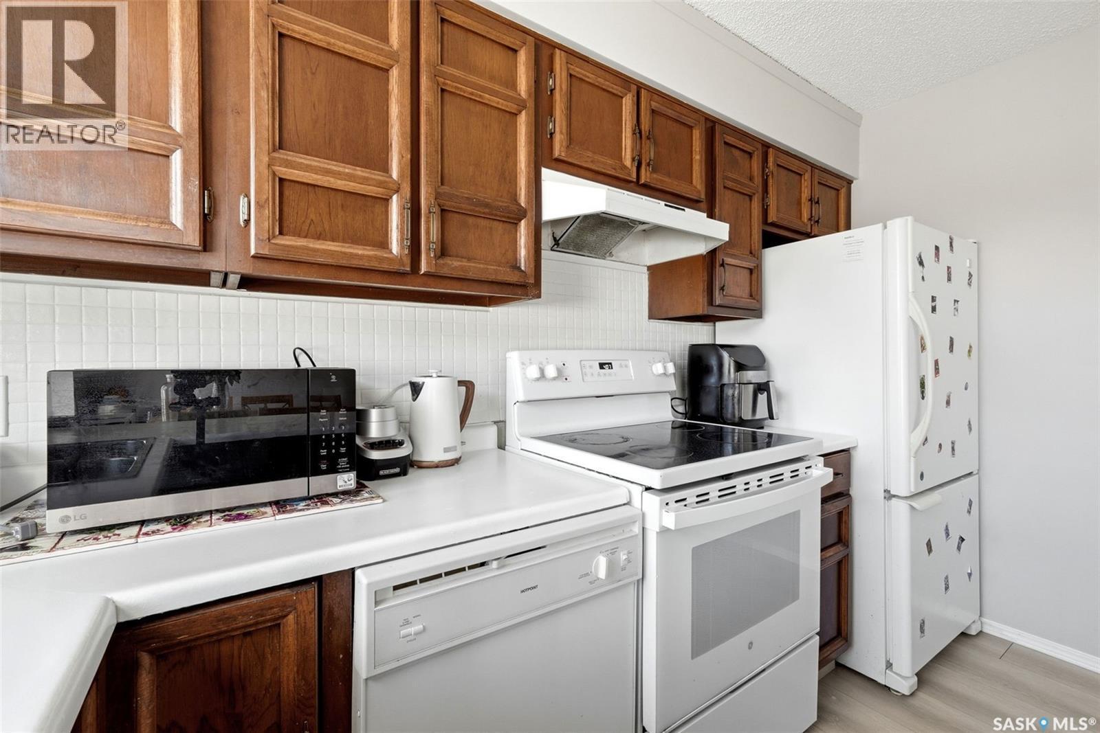 158 Trifunov Crescent, Regina, SK - Indoor Photo Showing Kitchen