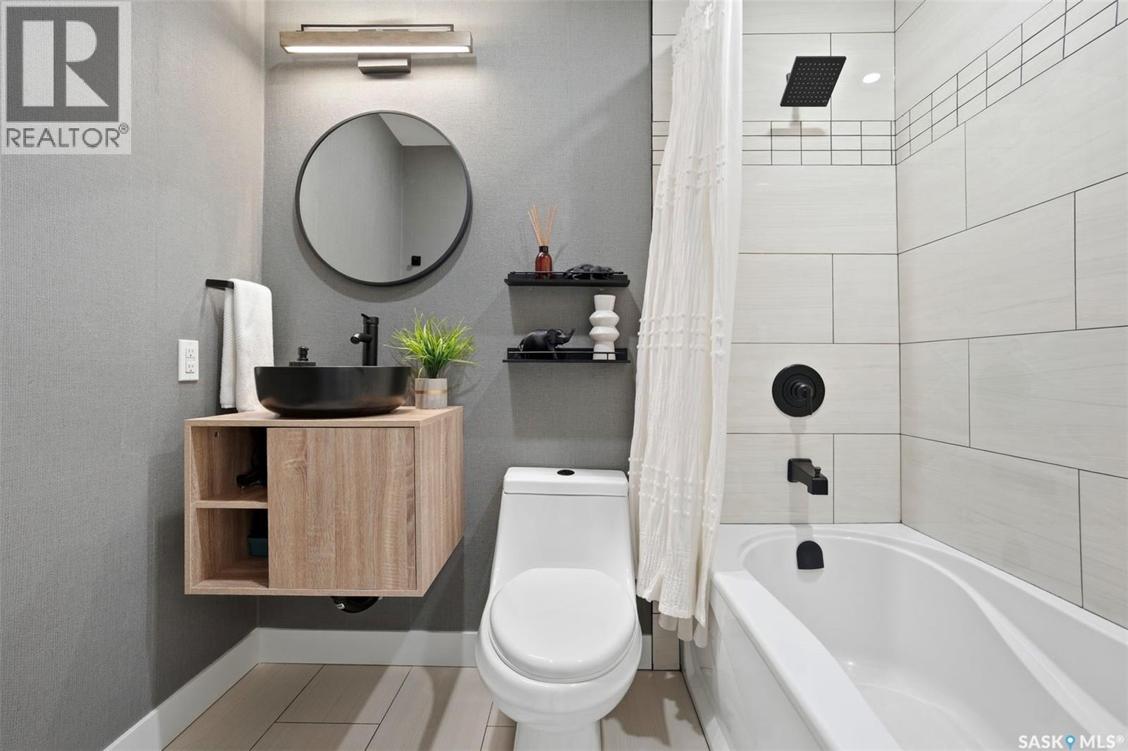 411 Auld Crescent, Saskatoon, SK - Indoor Photo Showing Bathroom
