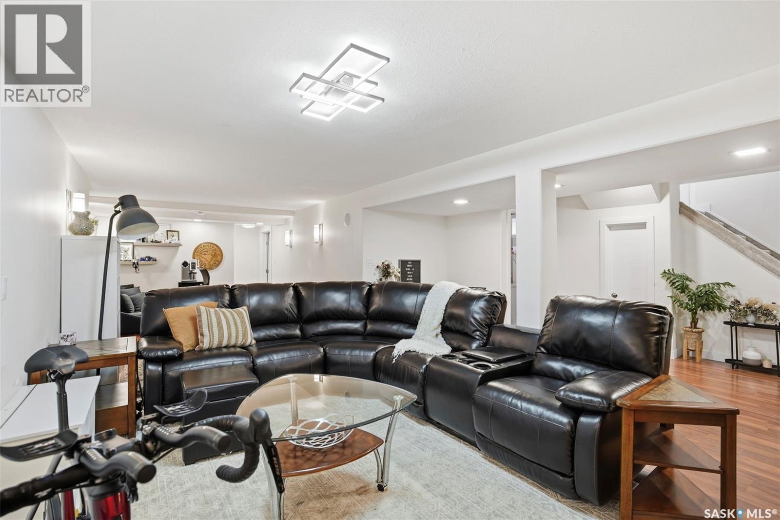 411 Auld Crescent, Saskatoon, SK - Indoor Photo Showing Living Room