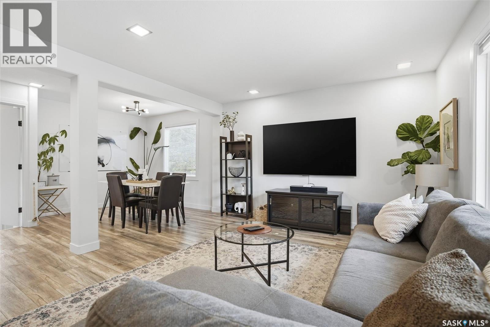 411 Auld Crescent, Saskatoon, SK - Indoor Photo Showing Living Room