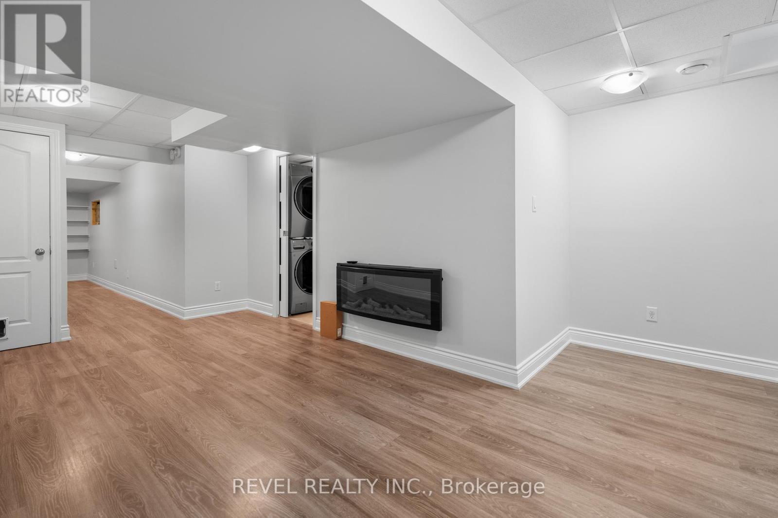 35 Sunset Way, Thorold, ON - Indoor With Fireplace