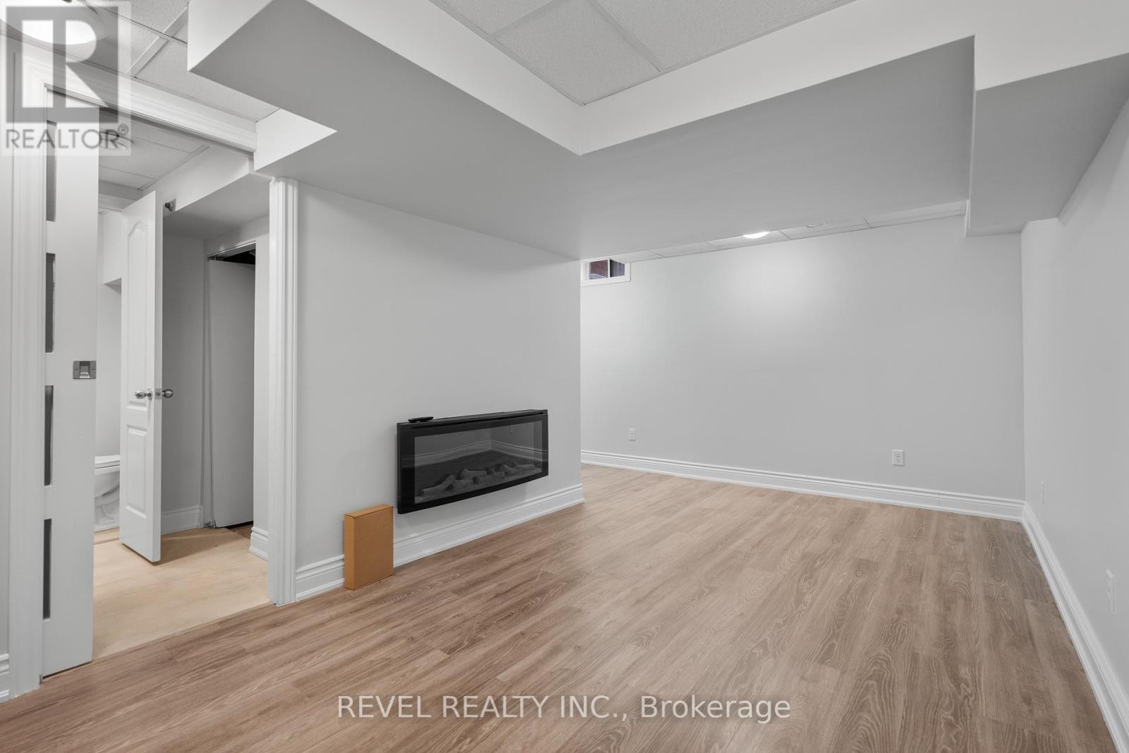 35 Sunset Way, Thorold, ON - Indoor Photo Showing Other Room With Fireplace