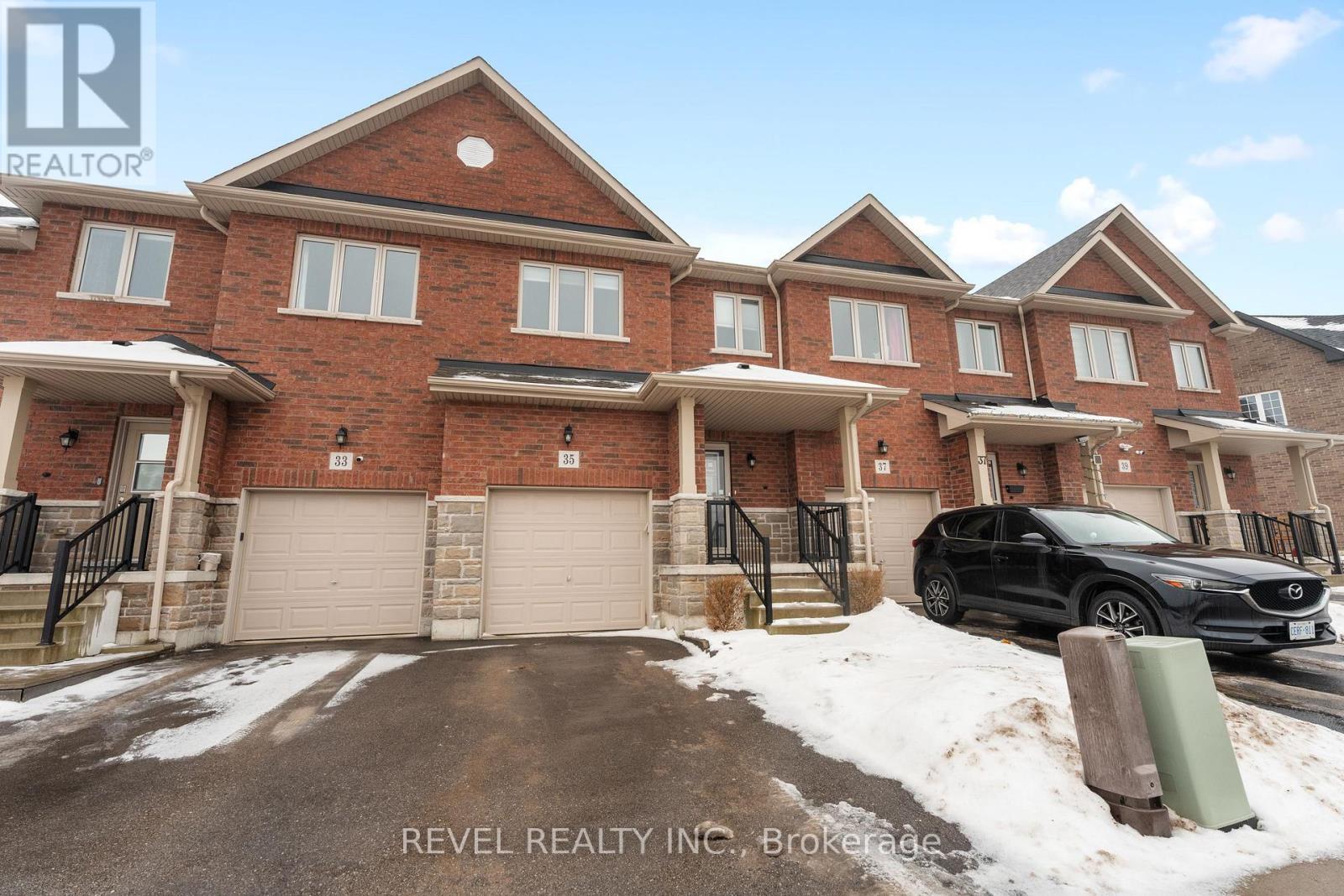 35 Sunset Way, Thorold, ON - Outdoor With Facade