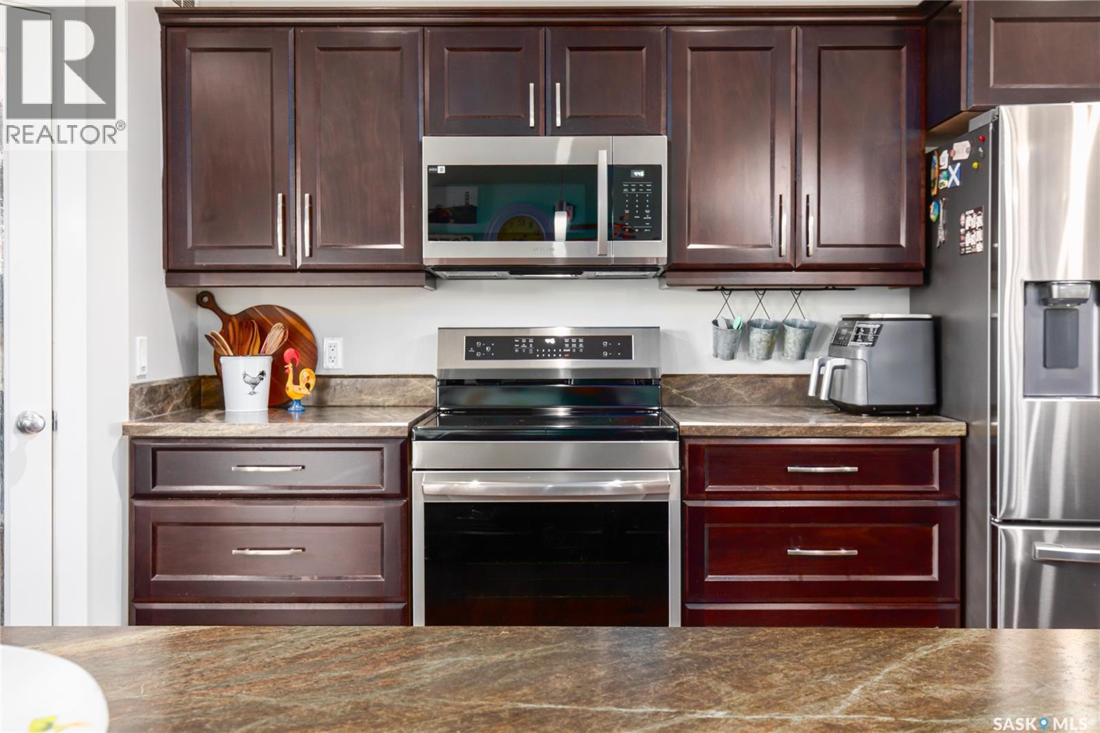212 Iron Bridge Drive, Moose Jaw, SK - Indoor Photo Showing Kitchen