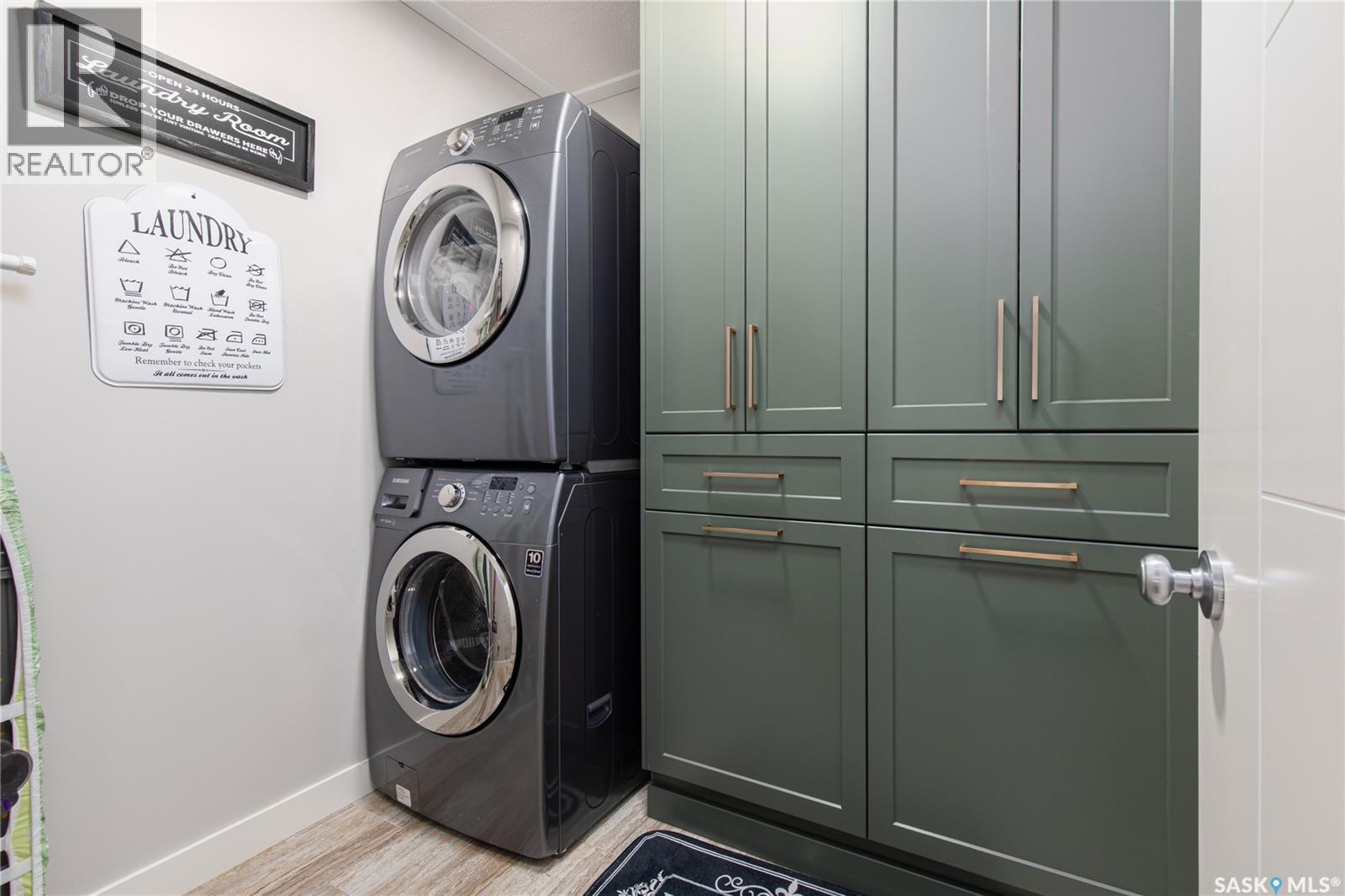212 Iron Bridge Drive, Moose Jaw, SK - Indoor Photo Showing Laundry Room