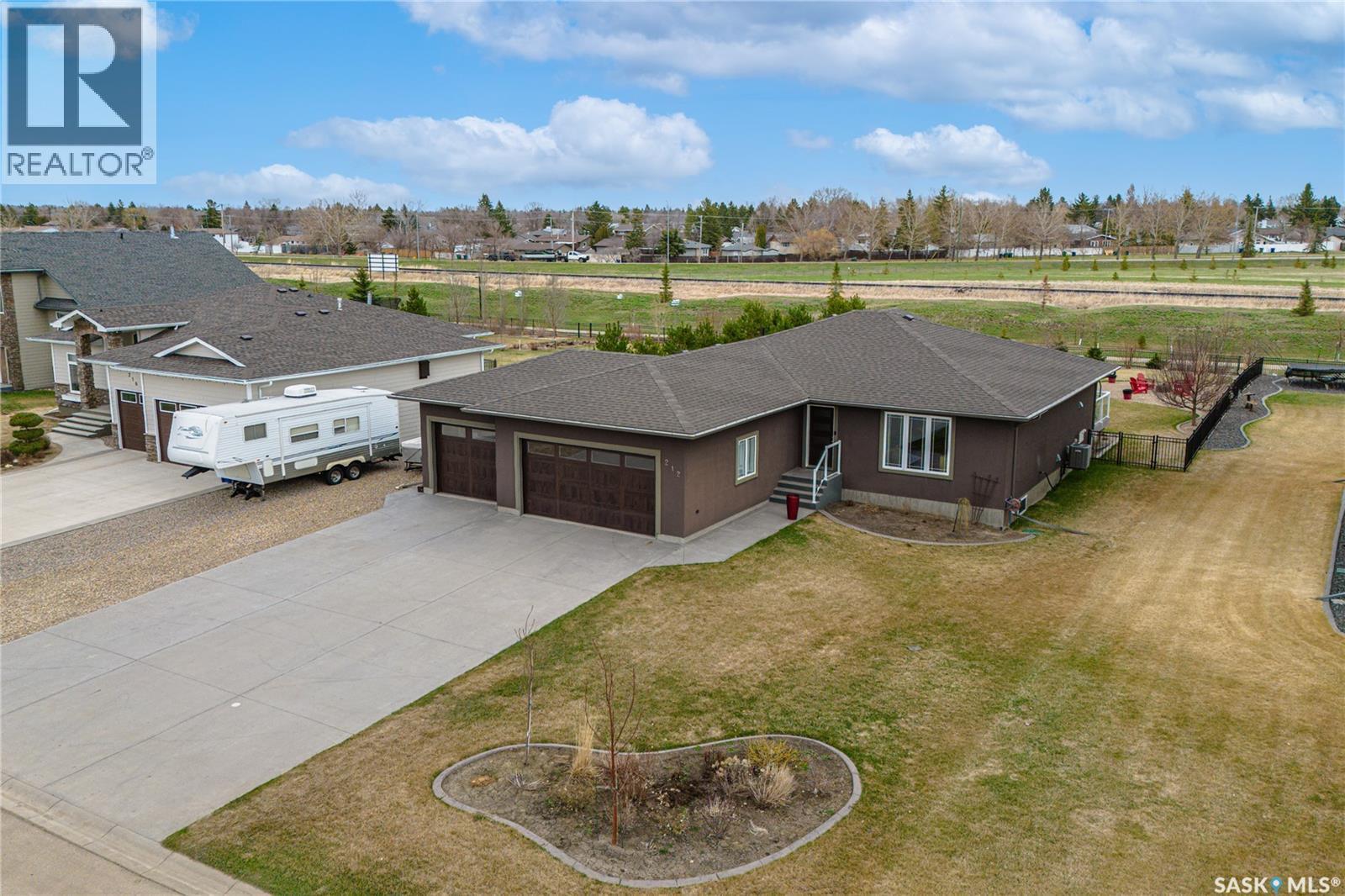 212 Iron Bridge Drive, Moose Jaw, SK - Outdoor