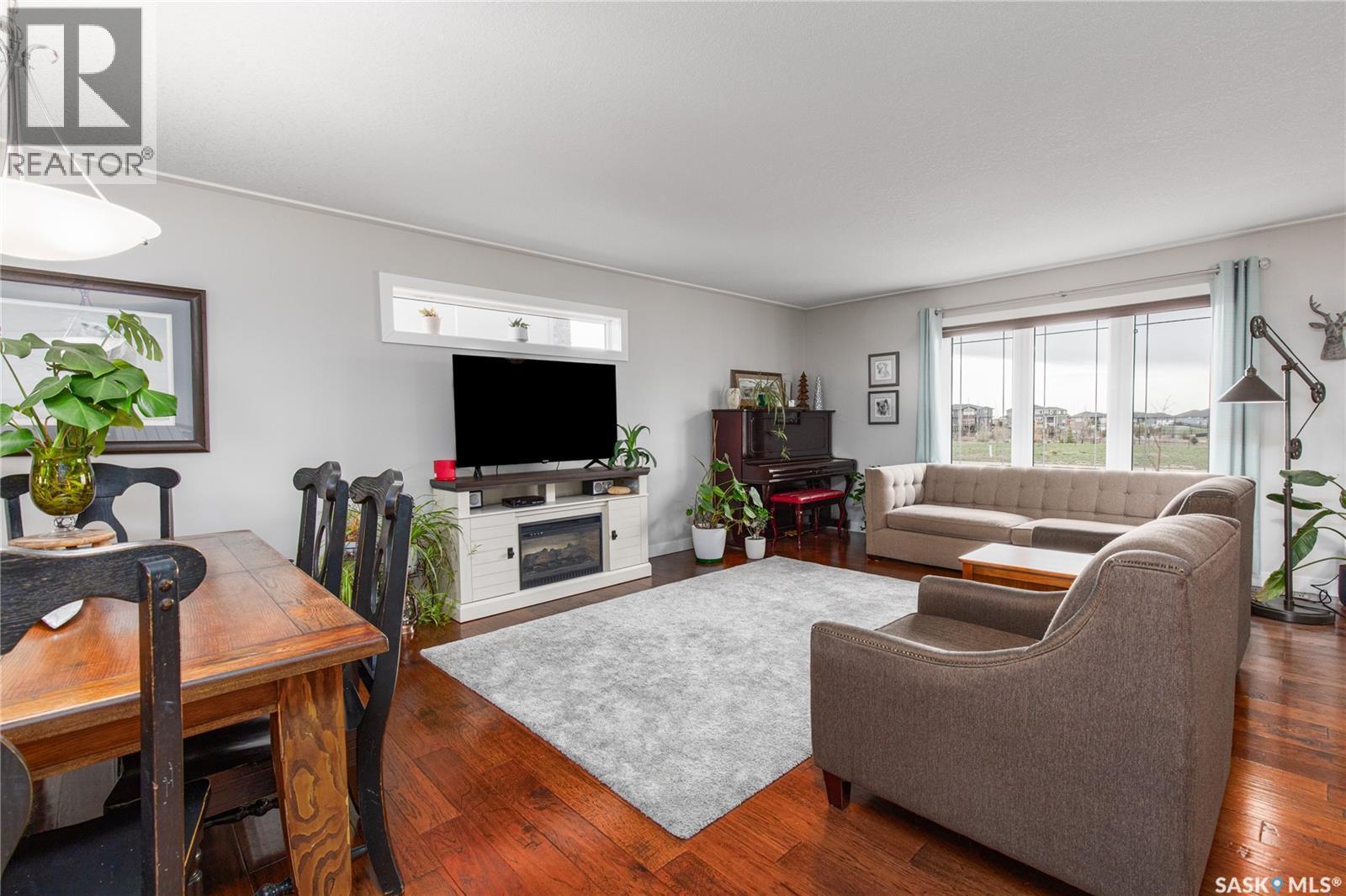 212 Iron Bridge Drive, Moose Jaw, SK - Indoor Photo Showing Living Room