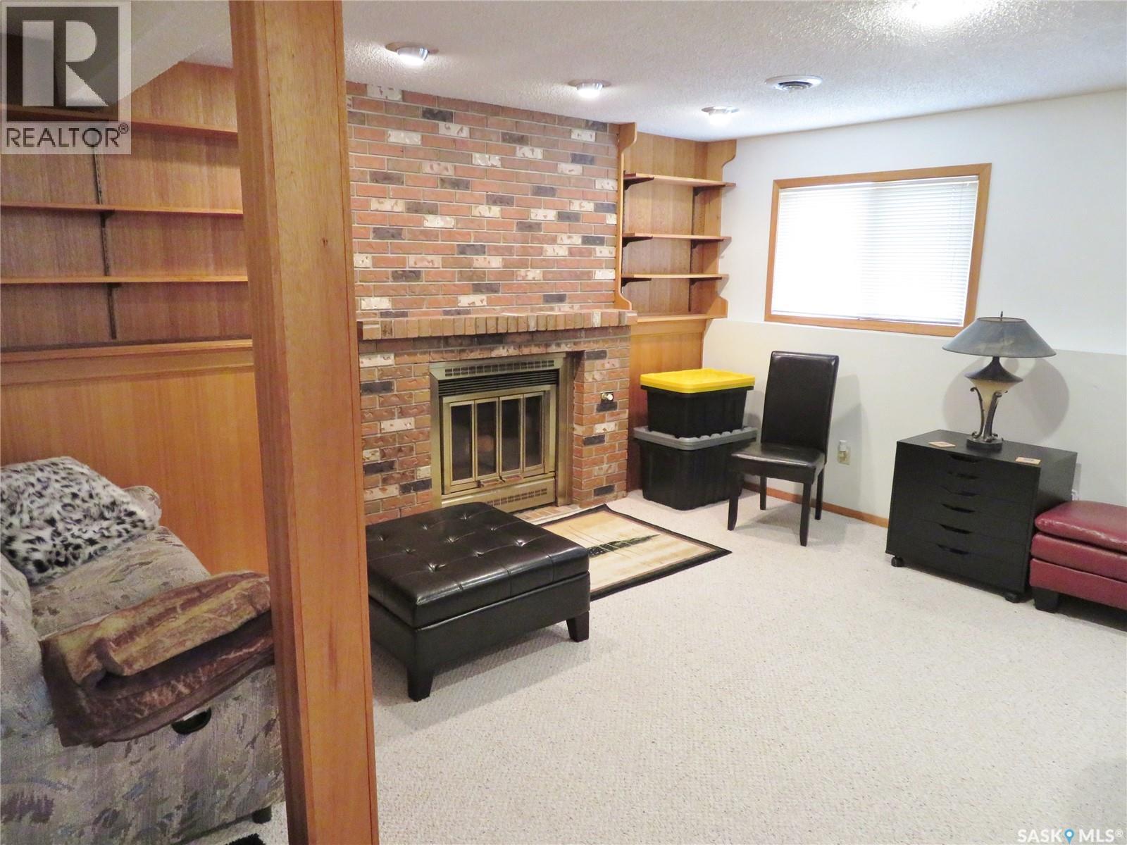 315 Benesh Crescent, Saskatoon, SK - Indoor With Fireplace