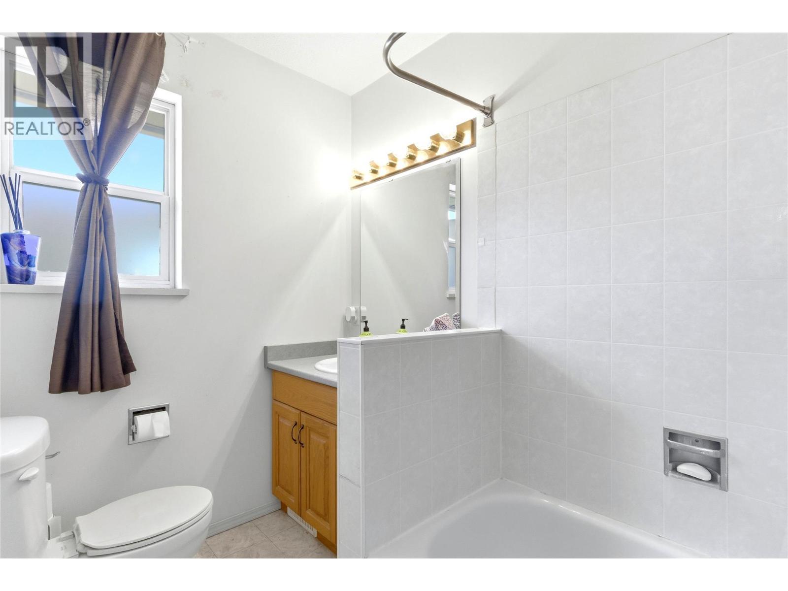 1411 Pears Place, Ashcroft, BC - Indoor Photo Showing Bathroom