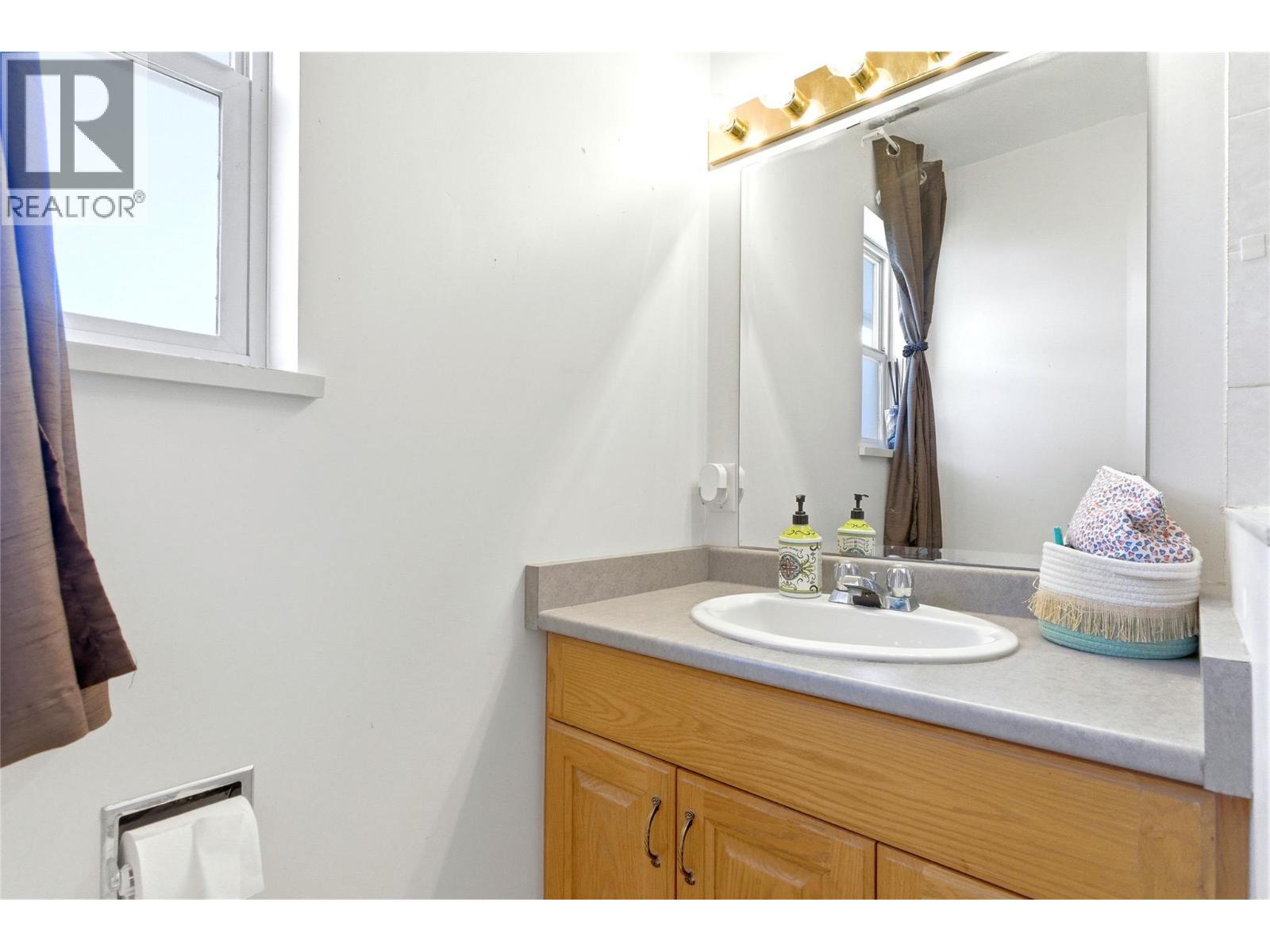 1411 Pears Place, Ashcroft, BC - Indoor Photo Showing Bathroom