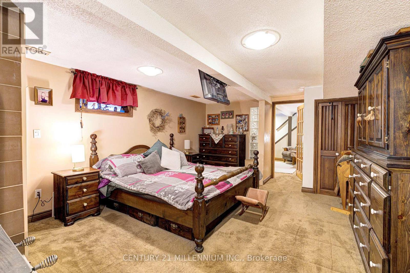 6046 3Rd Line, Essa, ON - Indoor Photo Showing Bedroom