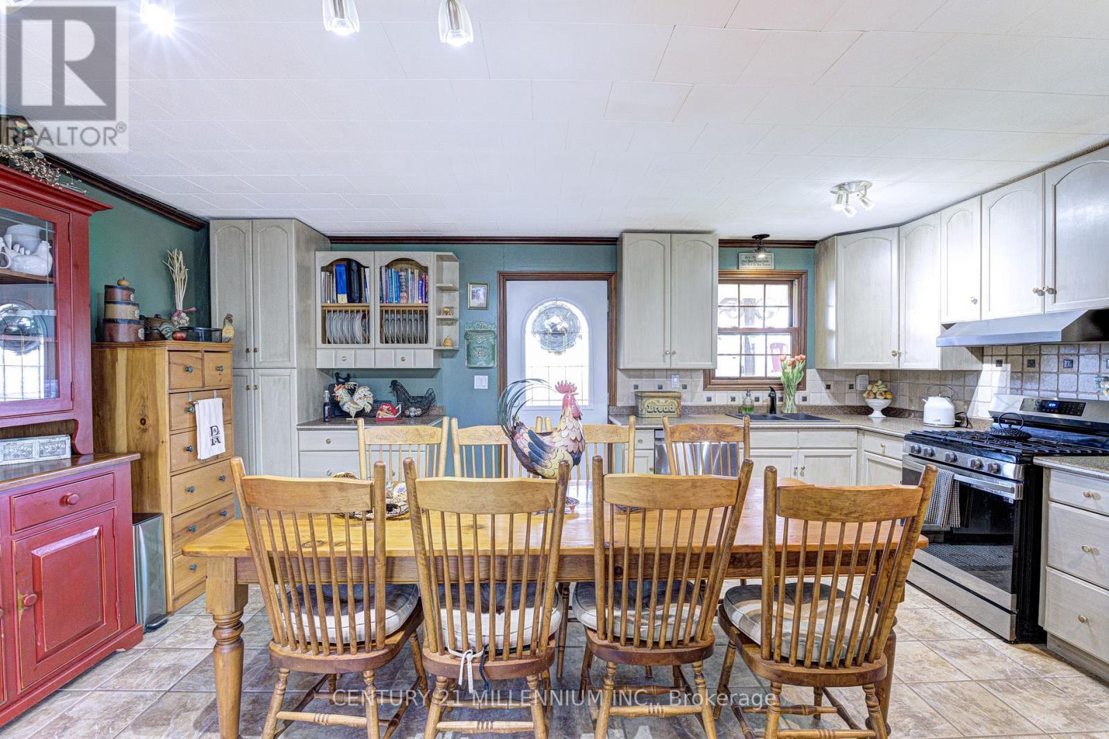 6046 3Rd Line, Essa, ON - Indoor