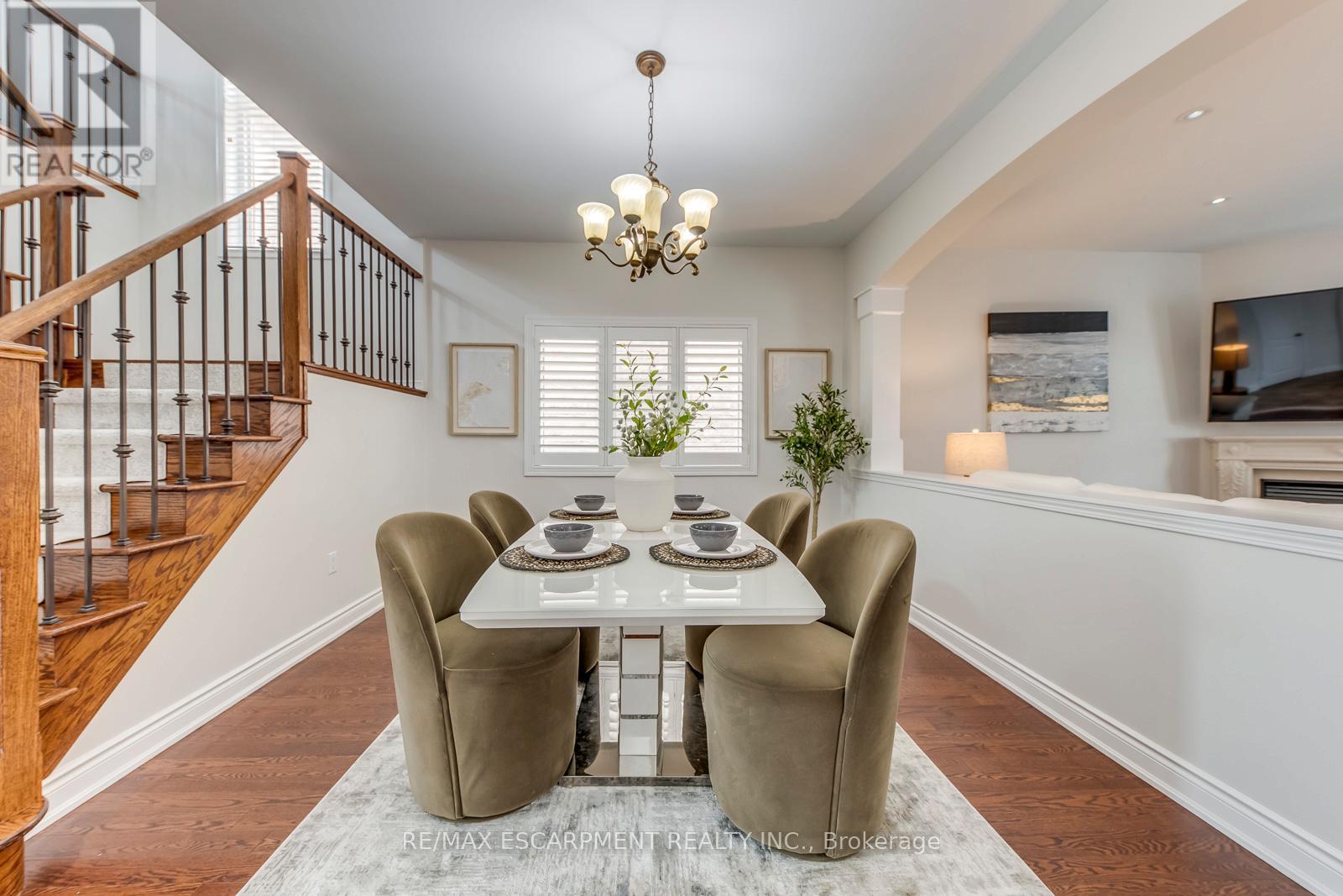 4208 Fuller Crescent, Burlington, ON - Indoor Photo Showing Dining Room