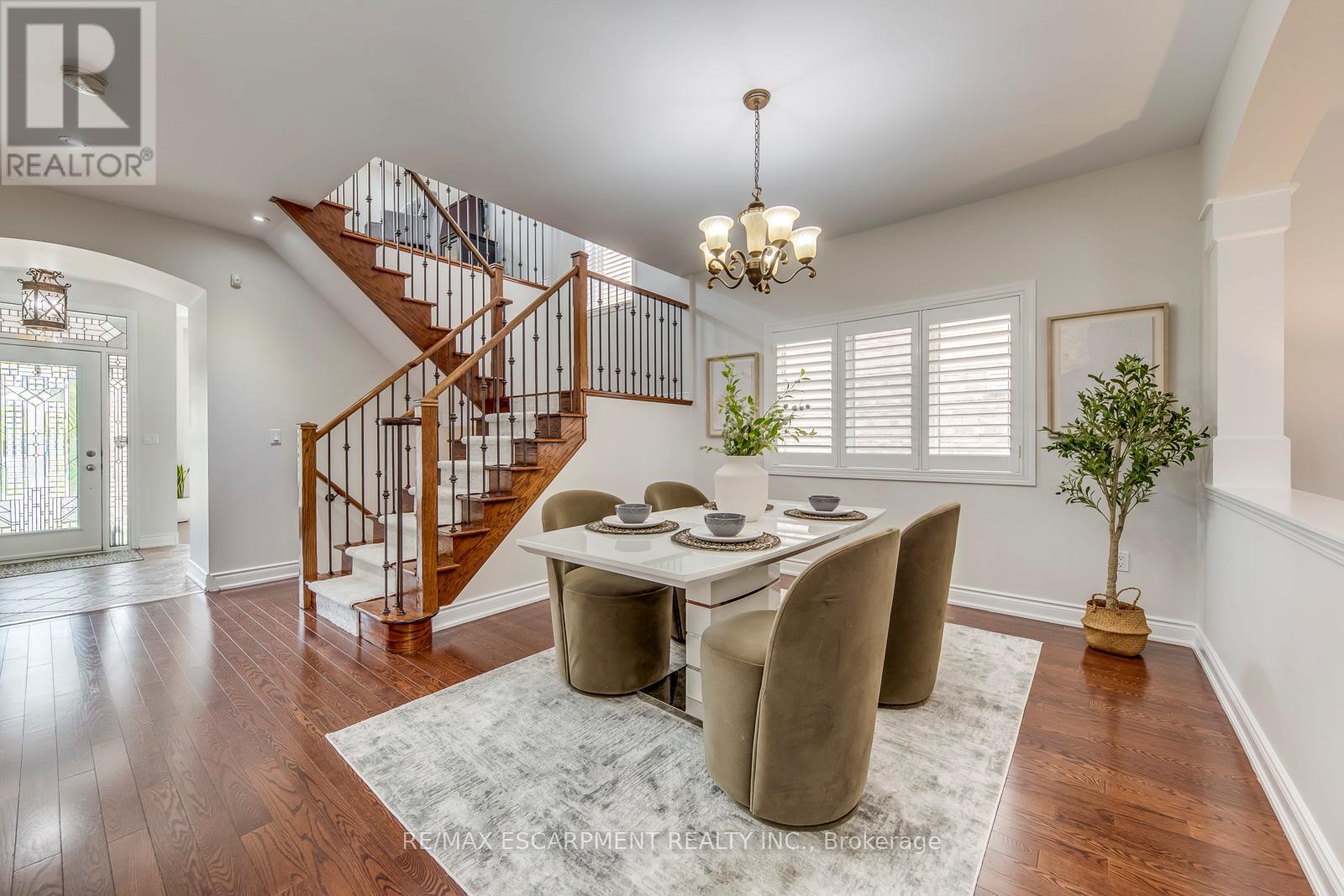 4208 Fuller Crescent, Burlington, ON - Indoor Photo Showing Dining Room