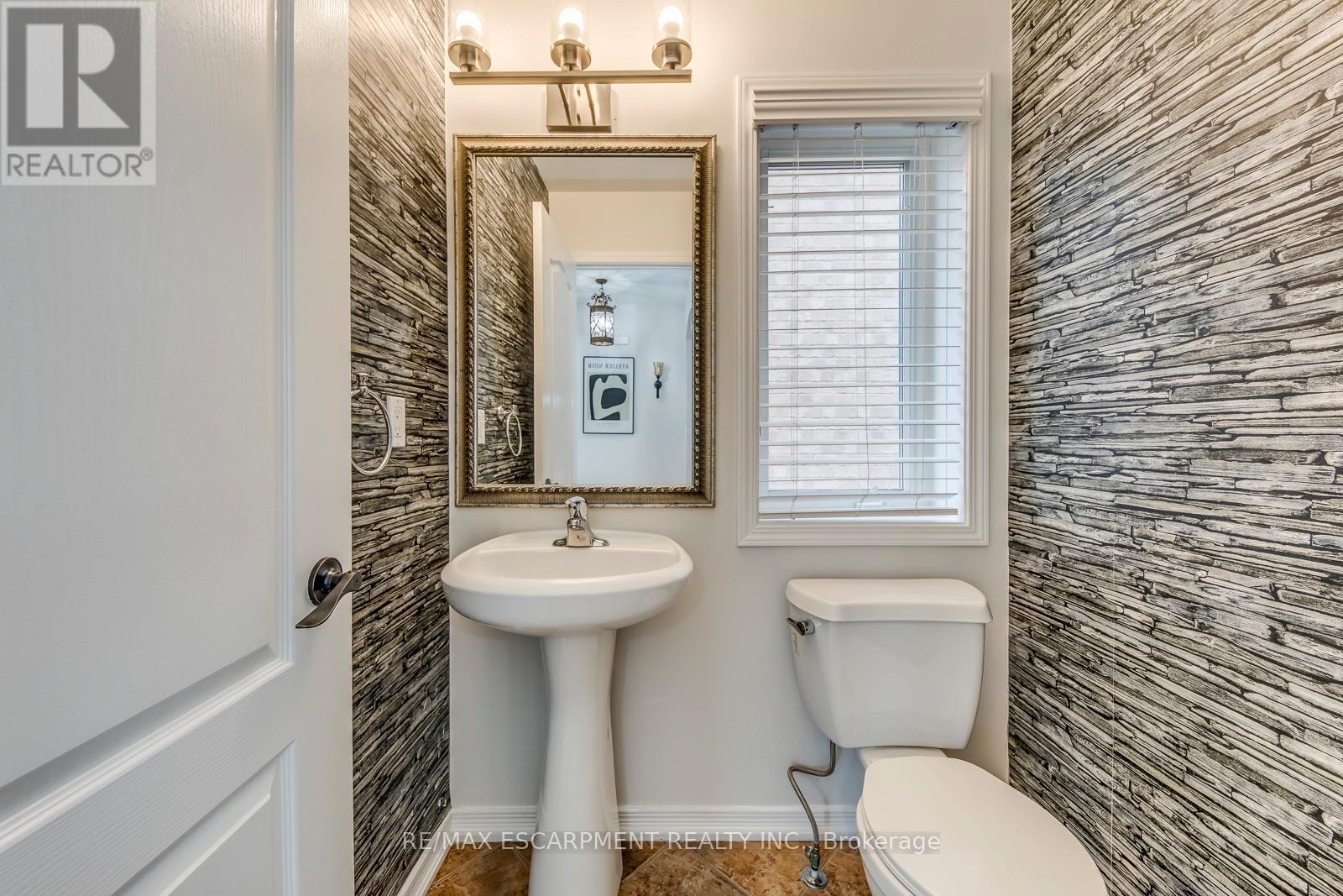 4208 Fuller Crescent, Burlington, ON - Indoor Photo Showing Bathroom
