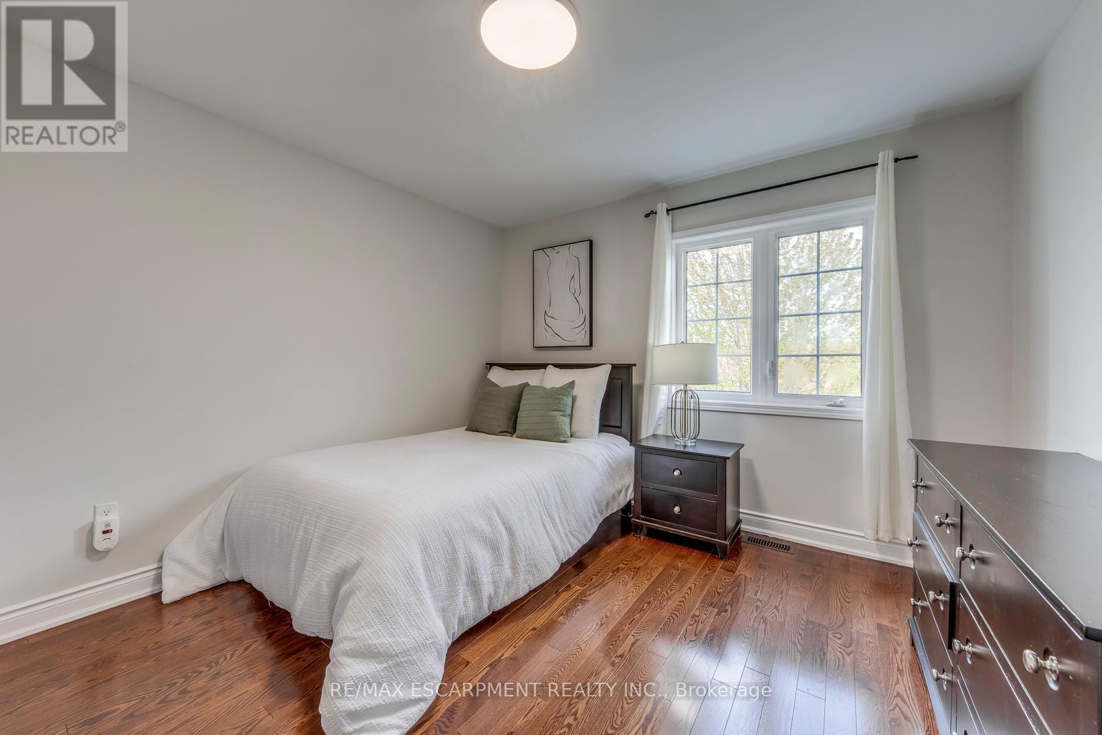 4208 Fuller Crescent, Burlington, ON - Indoor Photo Showing Bedroom