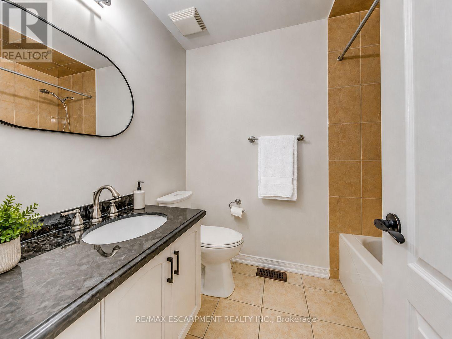4208 Fuller Crescent, Burlington, ON - Indoor Photo Showing Bathroom