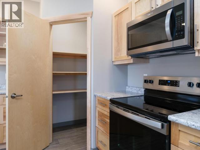 39 Beryl Place, Whitehorse, YT - Indoor Photo Showing Kitchen