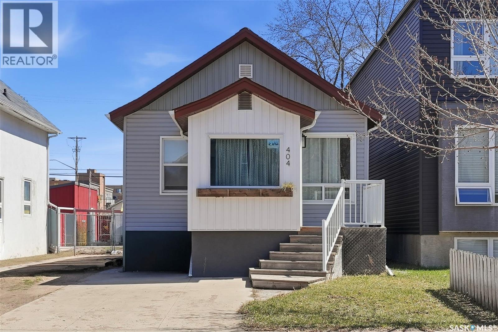 404 D Avenue S, Saskatoon, SK - Outdoor
