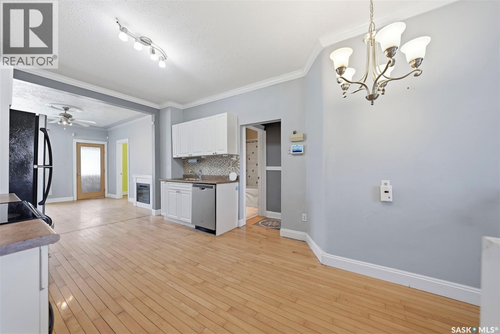 404 D Avenue S, Saskatoon, SK - Indoor Photo Showing Kitchen