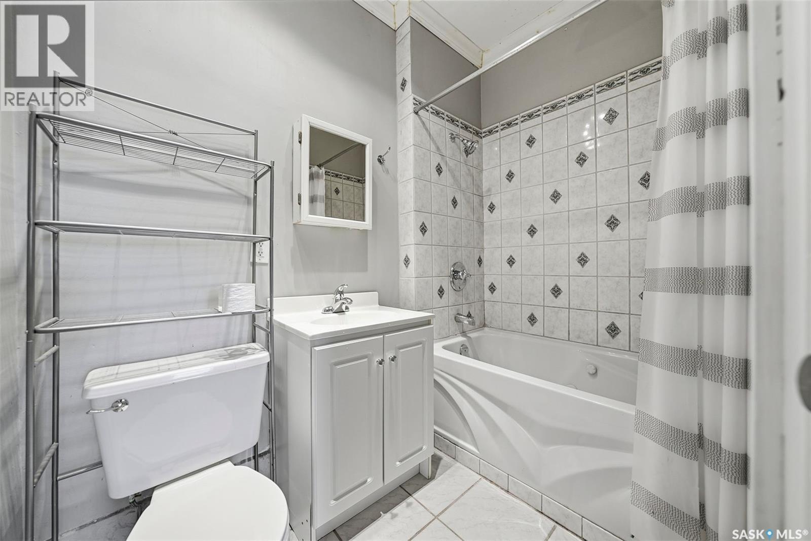 404 D Avenue S, Saskatoon, SK - Indoor Photo Showing Laundry Room