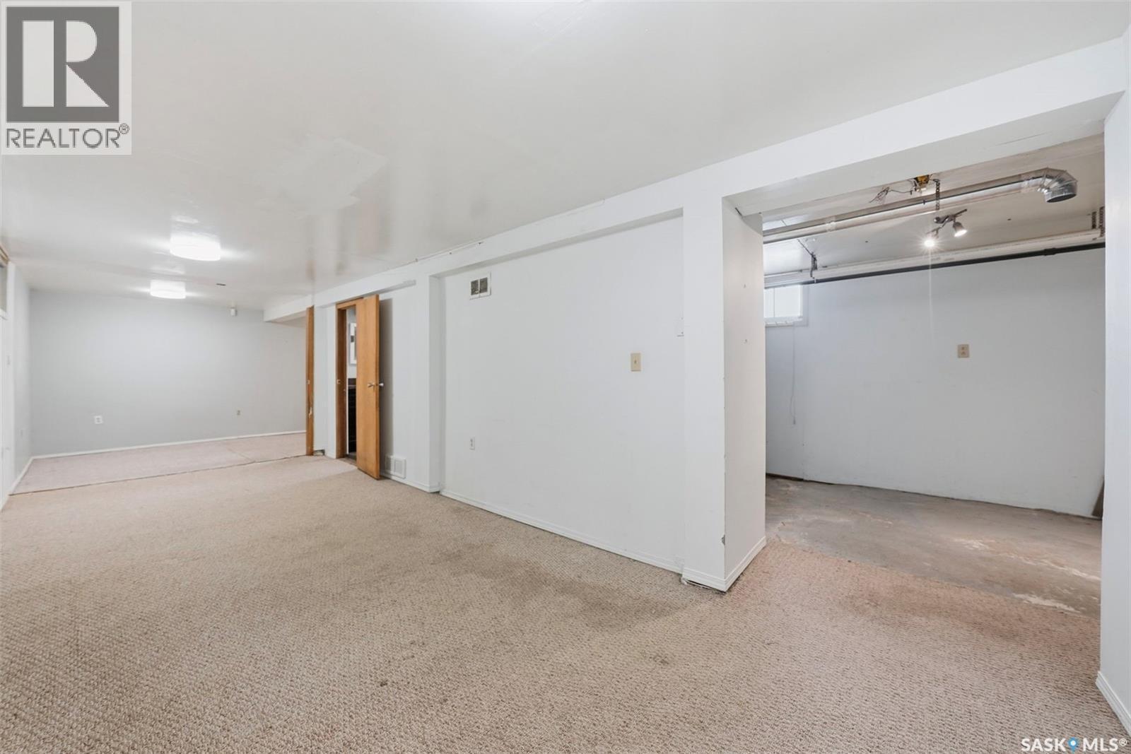 404 D Avenue S, Saskatoon, SK - Indoor
