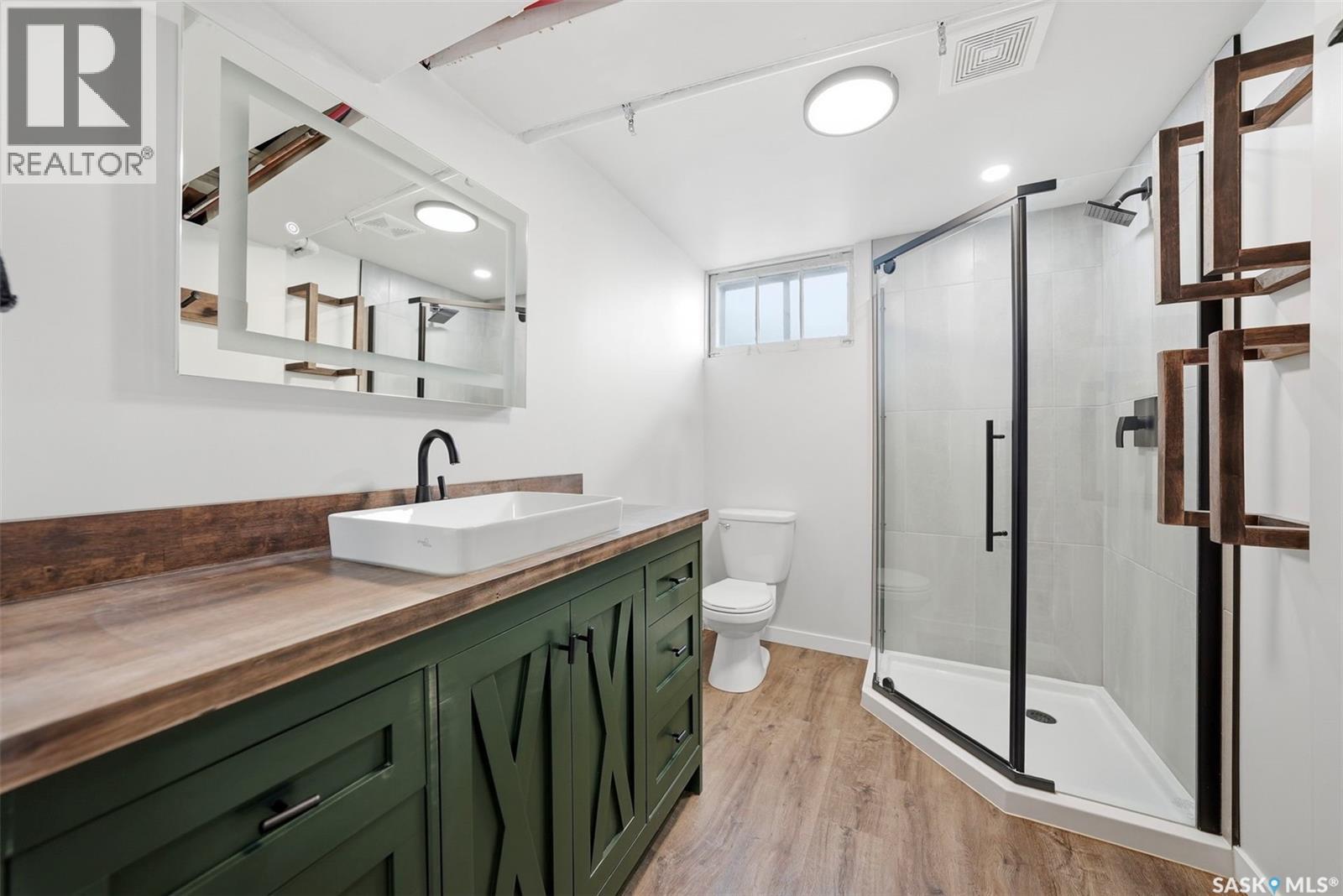 404 D Avenue S, Saskatoon, SK - Indoor Photo Showing Bathroom