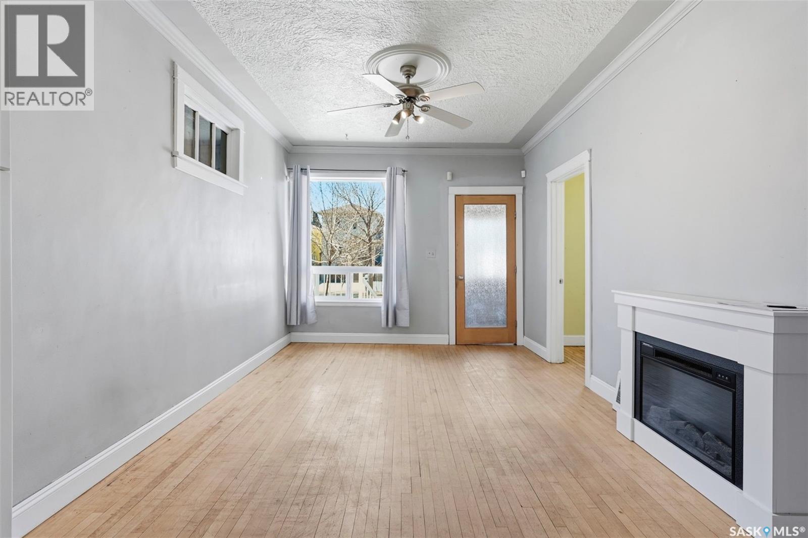 404 D Avenue S, Saskatoon, SK - Indoor With Fireplace