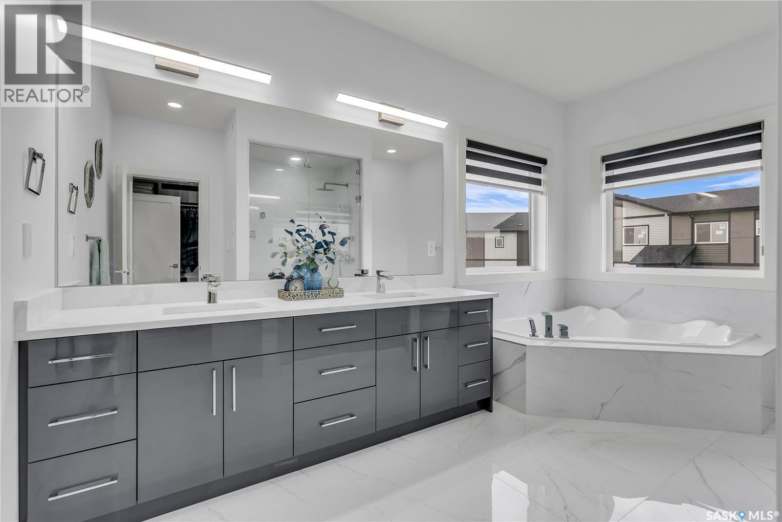 144 Forsey Avenue, Saskatoon, SK - Indoor Photo Showing Bathroom