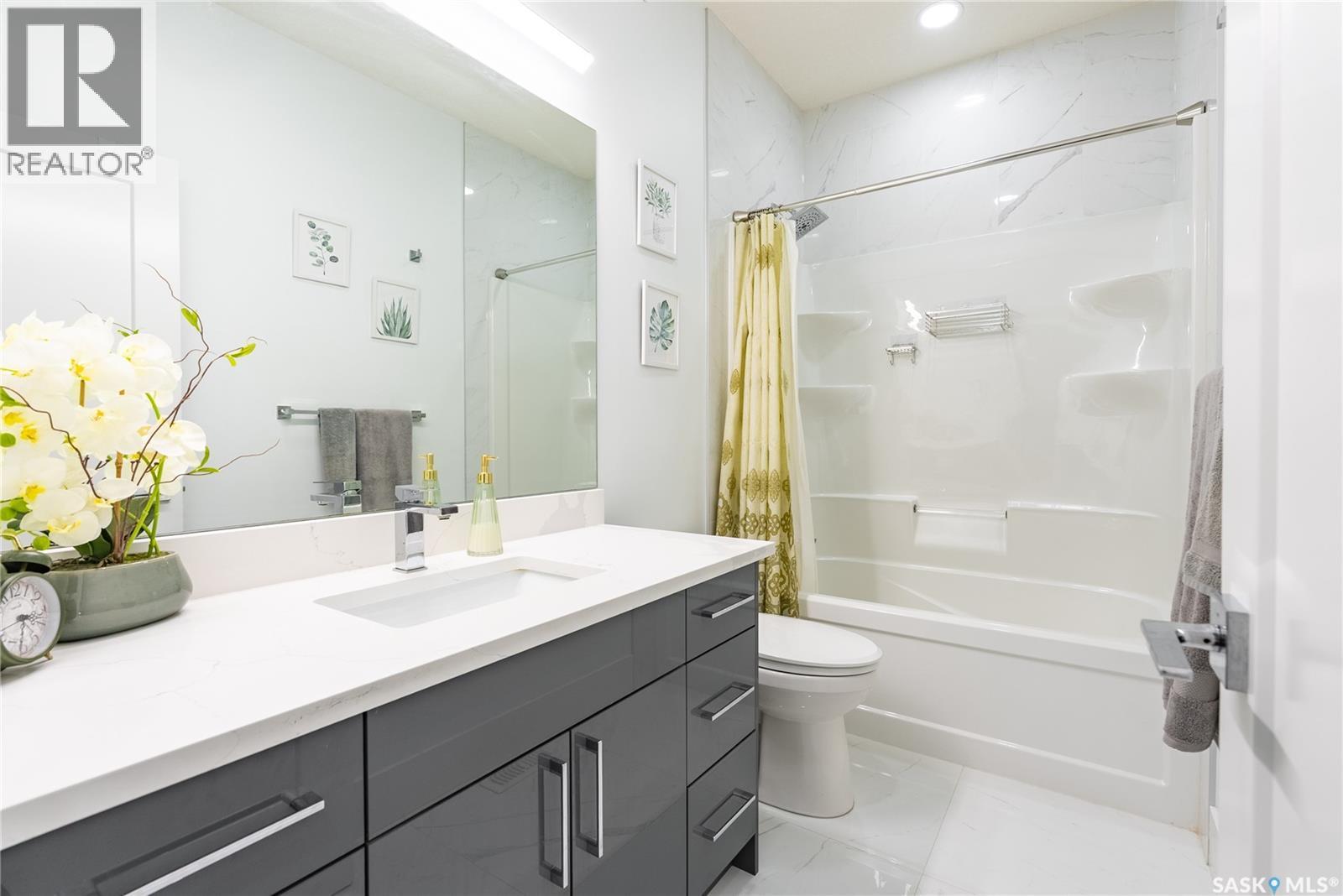 144 Forsey Avenue, Saskatoon, SK - Indoor Photo Showing Bathroom