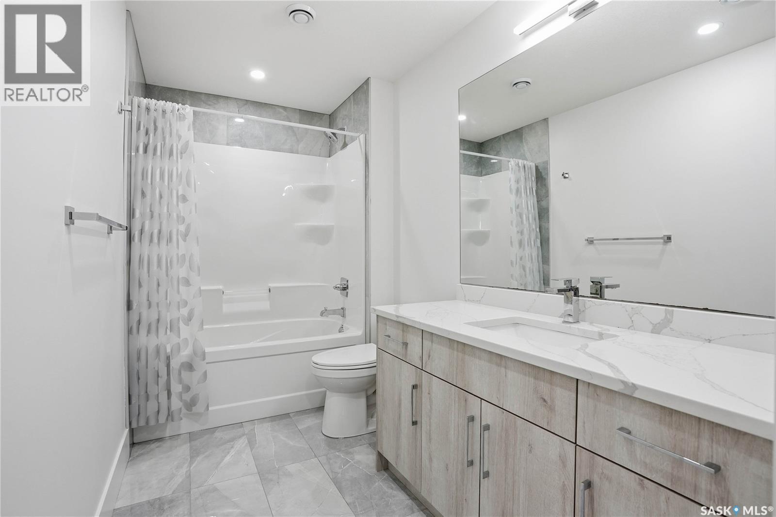 144 Forsey Avenue, Saskatoon, SK - Indoor Photo Showing Bathroom