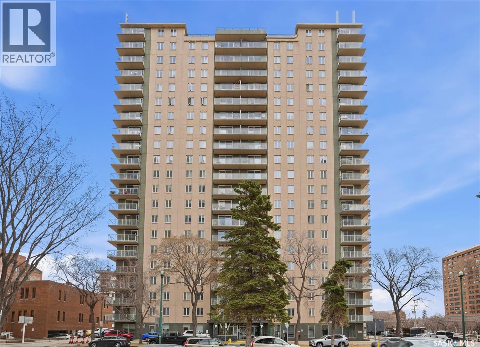 302 320 5Th Avenue N, Saskatoon, SK - Outdoor With Balcony With Facade