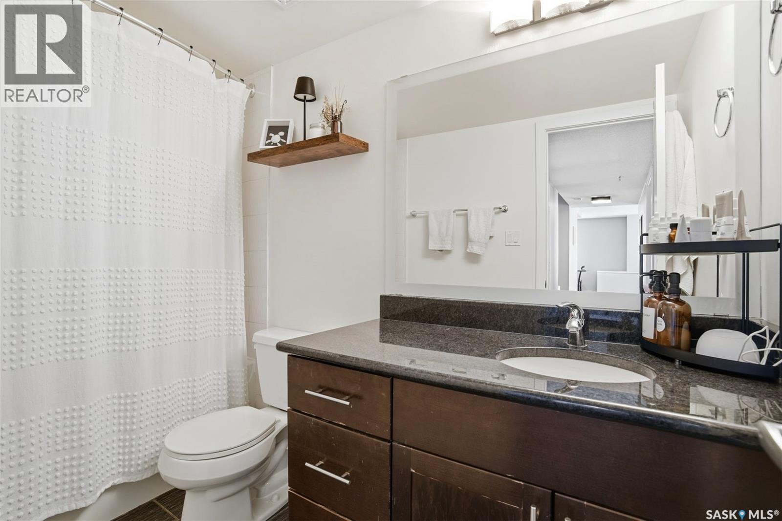 302 320 5Th Avenue N, Saskatoon, SK - Indoor Photo Showing Bathroom