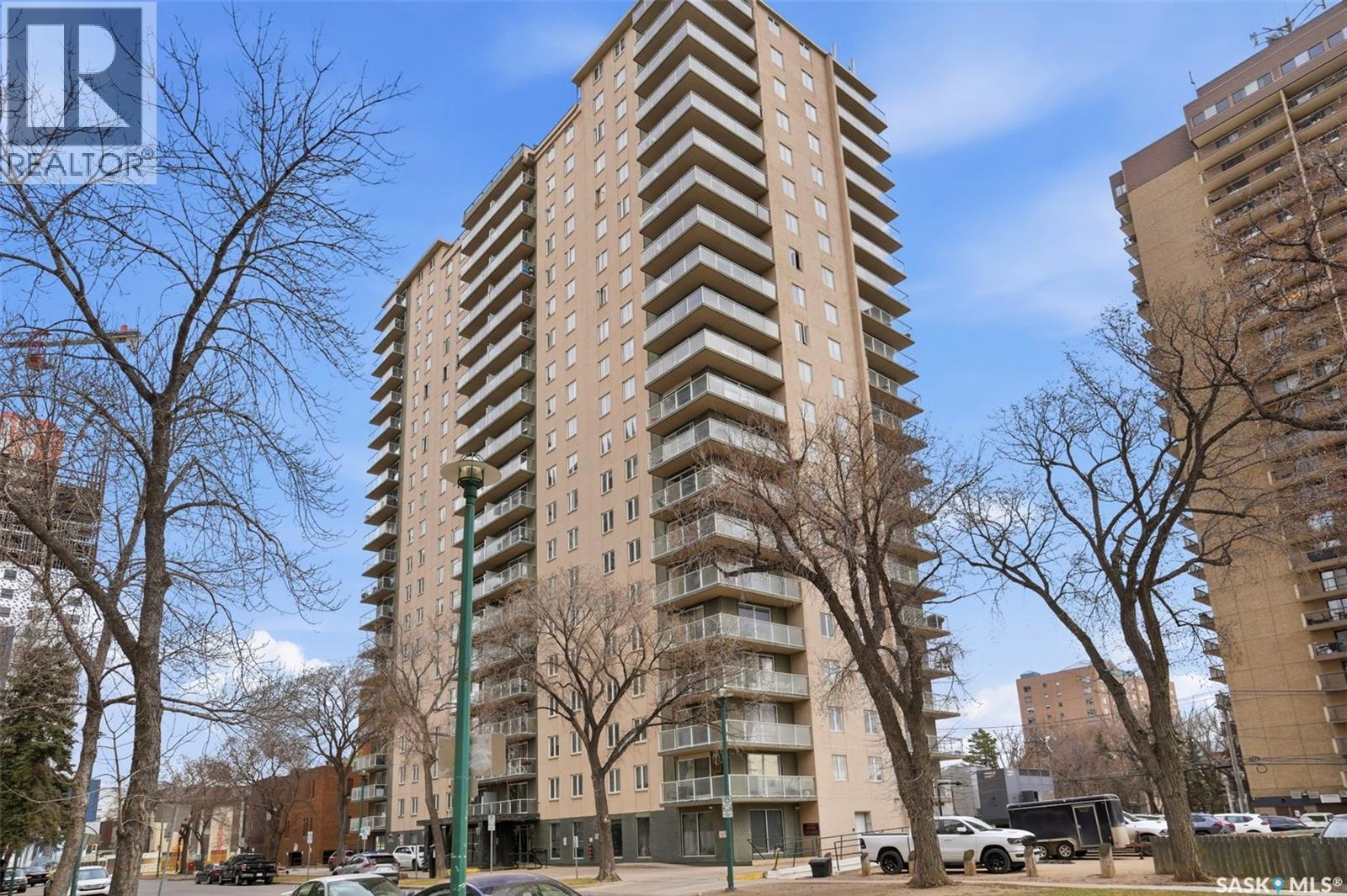 302 320 5Th Avenue N, Saskatoon, SK - Outdoor With Balcony With Facade